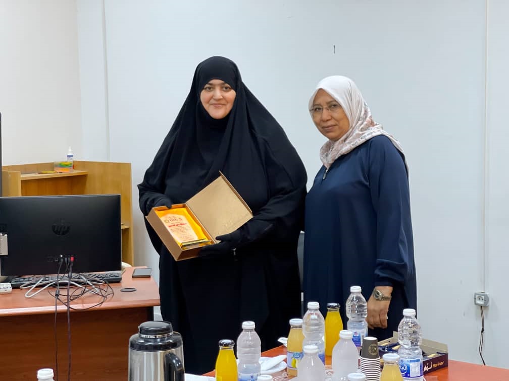 مركز التدريب والتطوير يختتم دورة تدريبية بعنوان "أخلاقيات المهنة".