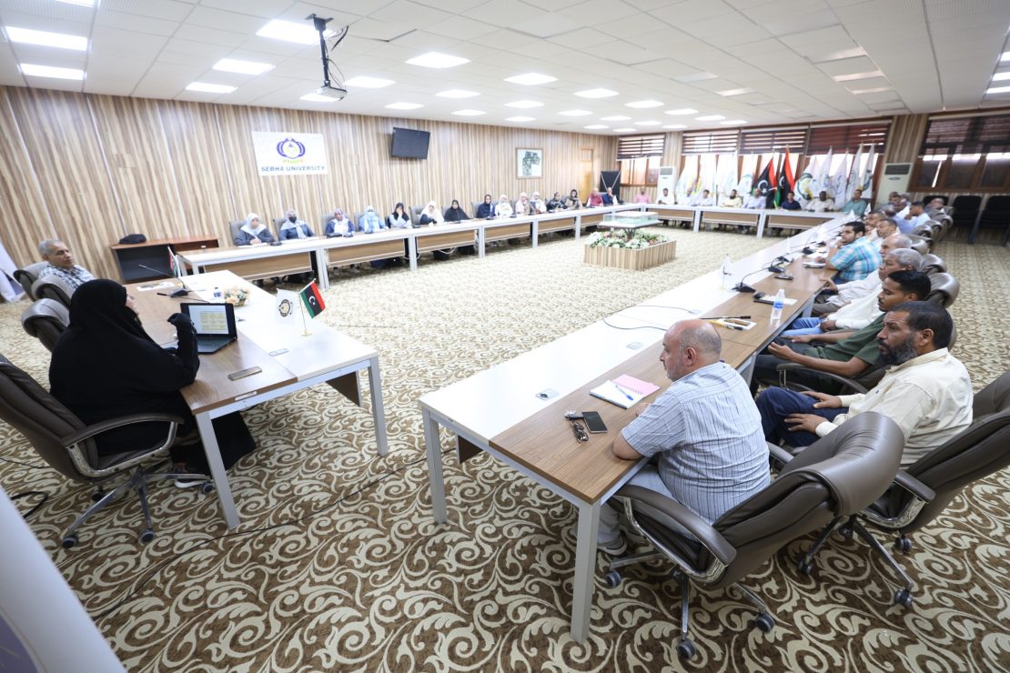 مركز التدريب والتطوير ينفذ دورة تدريبية بعنوان (العلاقة بين التدريب وتقييم الأداء في بيئة العمل المؤسسي).