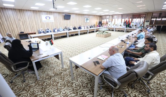 مركز التدريب والتطوير ينفذ دورة تدريبية بعنوان (العلاقة بين التدريب وتقييم الأداء في بيئة العمل المؤسسي).