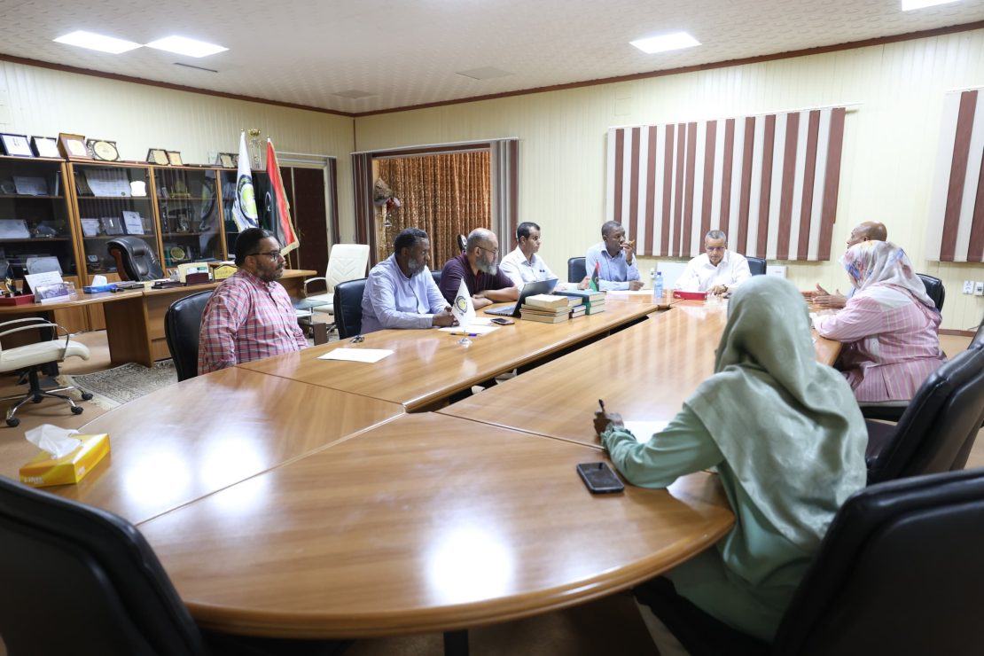 استعدادا للفصل الدراسي المقبل، رئيس الجامعة يعقد اجتماعا لمناقشة آليات العمل وتطوير النظم الرقمية.