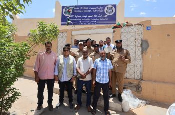 قسم الآثار والسياحة. - تقرير رسمي بشأن مراسم تسليم مستحثات أثرية مكتشفة في منطقة جبل الحساونة.