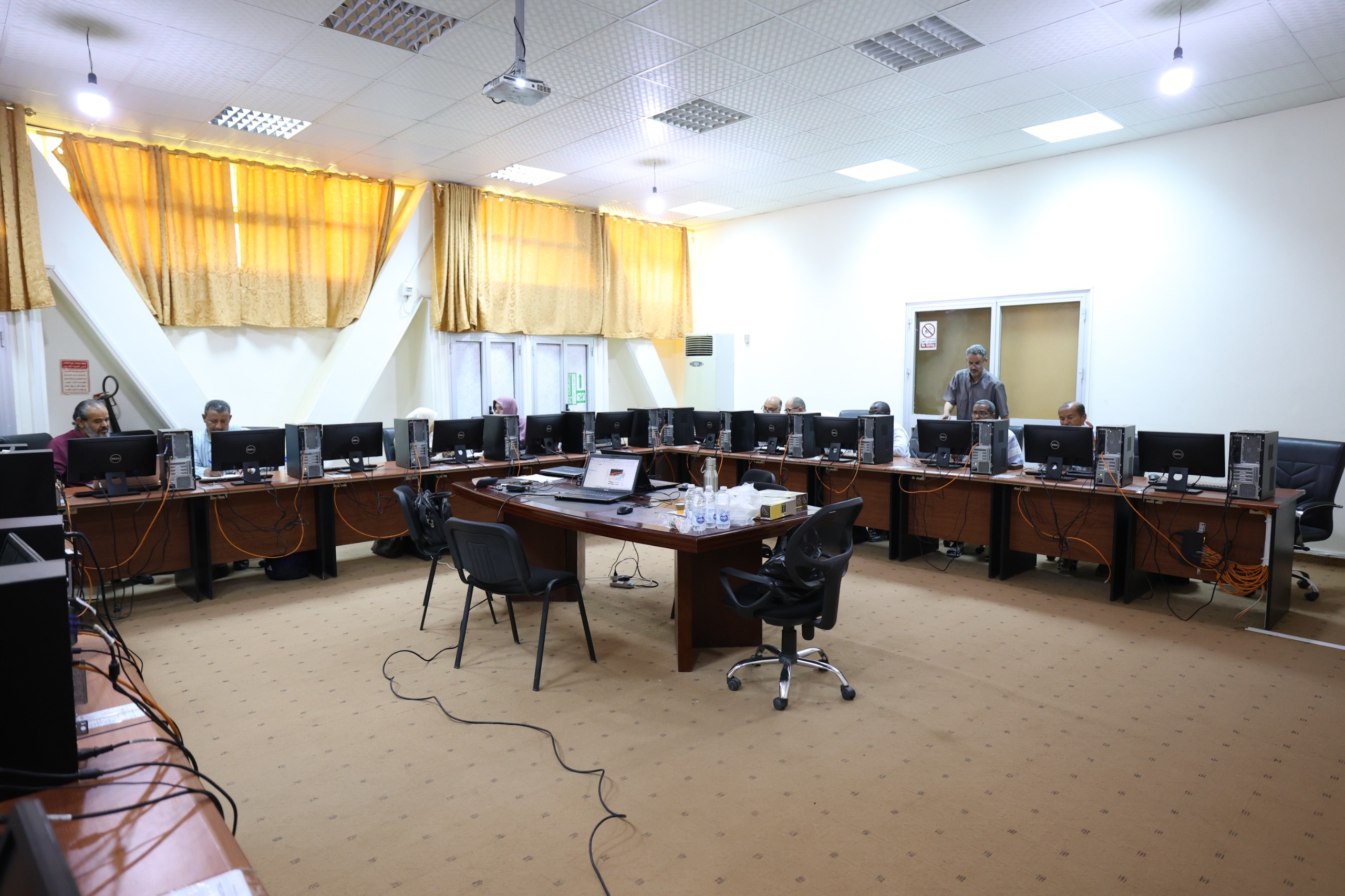 افتتحت صباح الاحد الموافق 13 / 7 / 2025 الدورة التدريبية بعنوان: نظم المعلومات الجغرافية