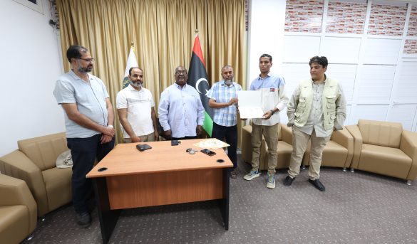 قسم الآثار والسياحة يحتفل بطلبته الأوائل في حفل بهيج.