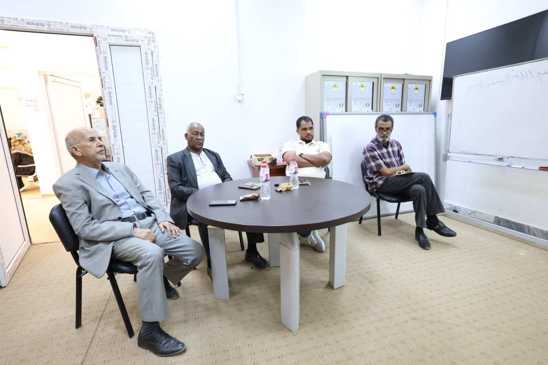 مركز التدريب والتطوير بالجامعة ينفذ دورة تدريبية بعنوان (فن التعامل مع الجمهور).