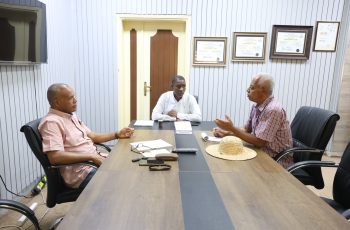 اجتماع لمتابعة تطوير كلية الهندسة وتفعيل أقسامها العلمية الجديدة.