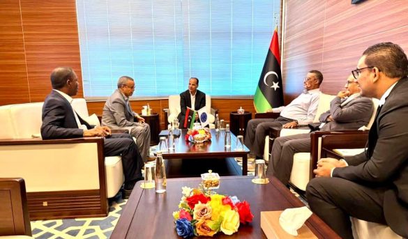 استقبل الدكتور حميد حومة نائب رئيس مجلس الوزراء ووزير الدفاع بقصر فزان د مسعود امحمد الرقيق رئيس الجامعة لمناقشة دعم المشاريع والأبحاث العلمية