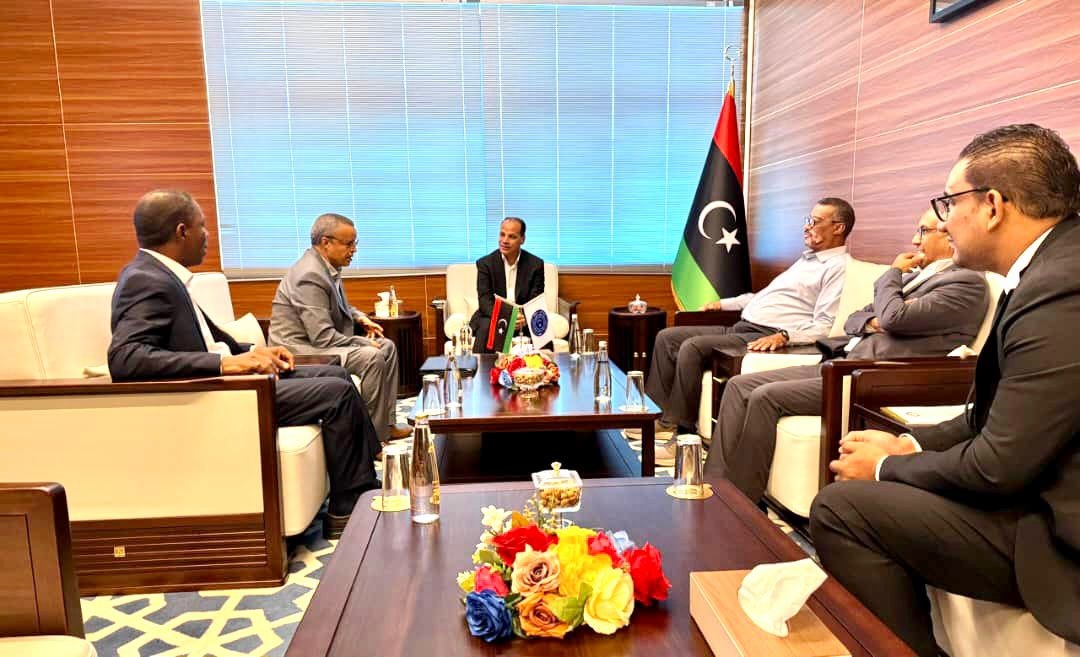 استقبل الدكتور حميد حومة نائب رئيس مجلس الوزراء ووزير الدفاع بقصر فزان د مسعود امحمد الرقيق رئيس الجامعة لمناقشة دعم المشاريع والأبحاث العلمية