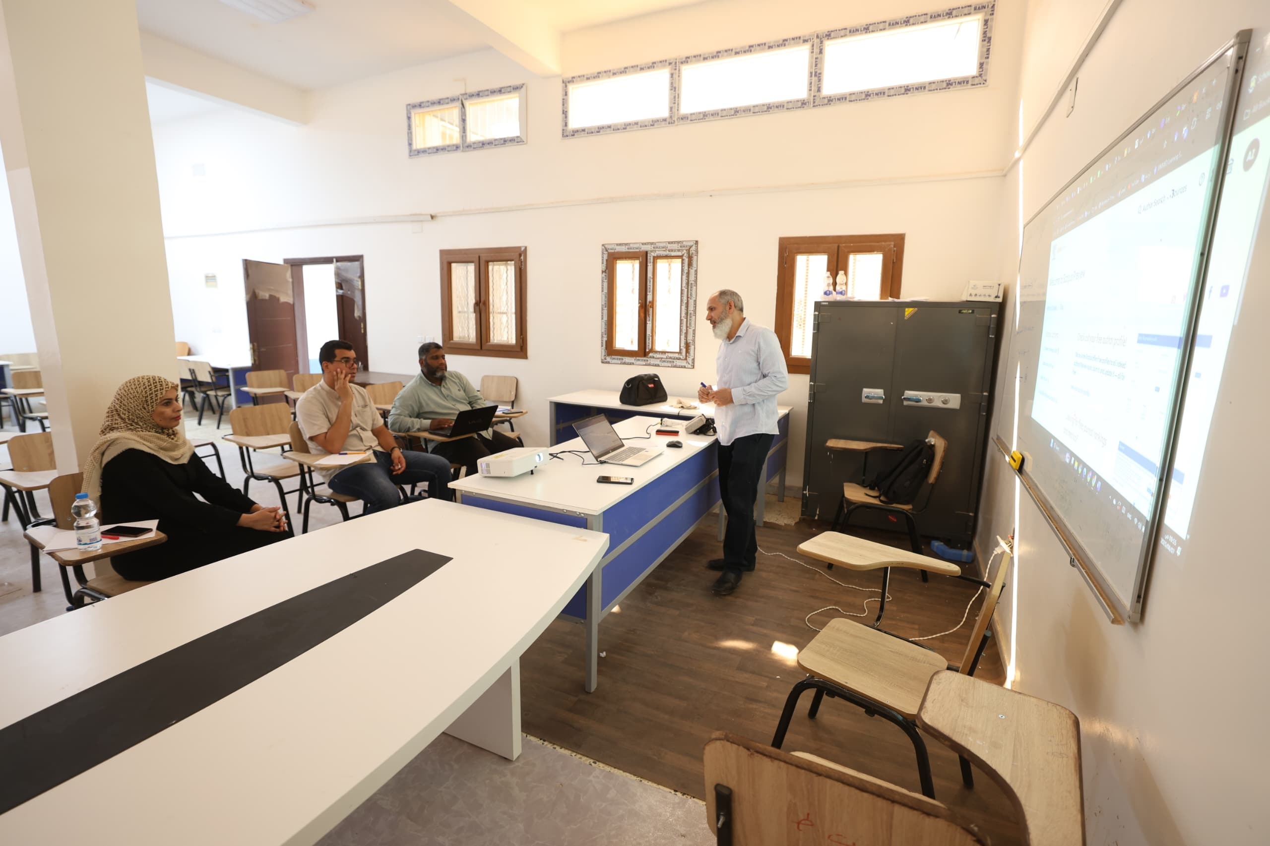 مركز التدريب والتطوير ينفذ ورشة عمل تدريبية بعنوان (الهوية الرقمية للباحث على المنصات الرقمية).