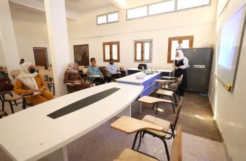 مركز التدريب والتطوير ينفذ ورشة عمل بعنوان (مهارات كتابة الأوراق العلمية).