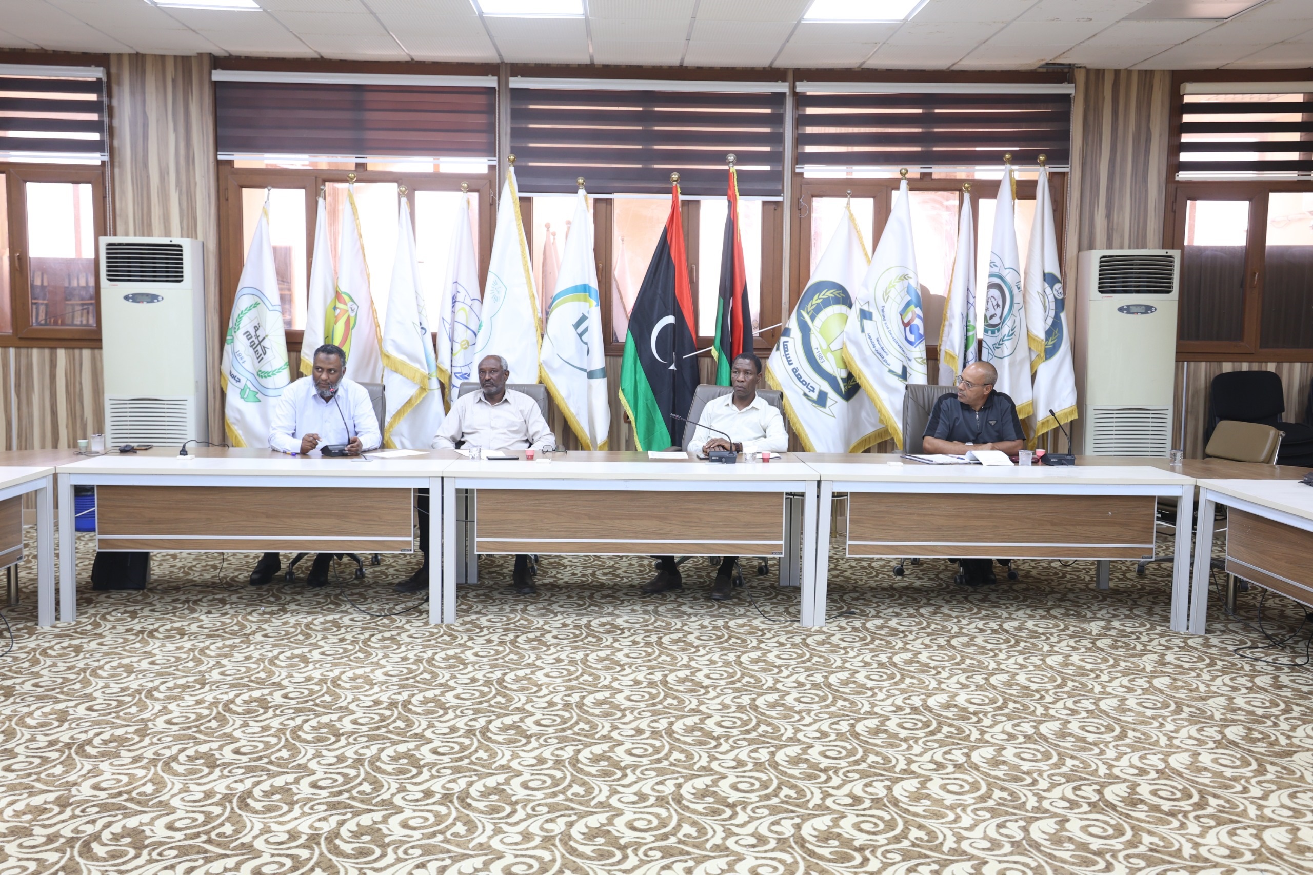 مسجلوا الجامعة يعقدون اجتماعاً لمناقشة خطة تسجيل الطلبة الجدد