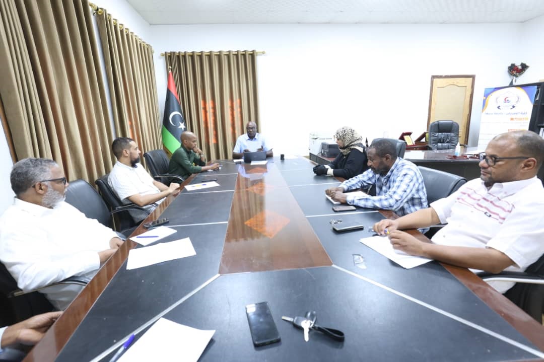 مجلس كلية التمريض يعقد اجتماعه الاعتيادي الثامن للعام (2025م).