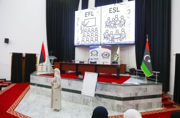 مركز اللغات يستفتح العام الدراسي الجديد بعقد دورات تدريبية تربوية مجانية لمعلمي اللغة العربية واللغة الإنجليزية