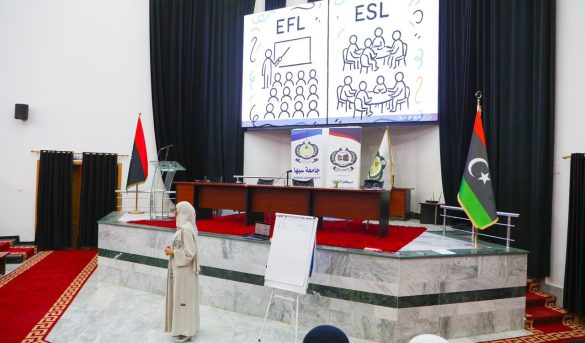 مركز اللغات يستفتح العام الدراسي الجديد بعقد دورات تدريبية تربوية مجانية لمعلمي اللغة العربية واللغة الإنجليزية