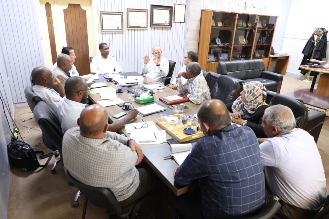 لجنة الدراسات العليا تعقد اجتماعها الاعتيادي الثامن للعام (2025م).