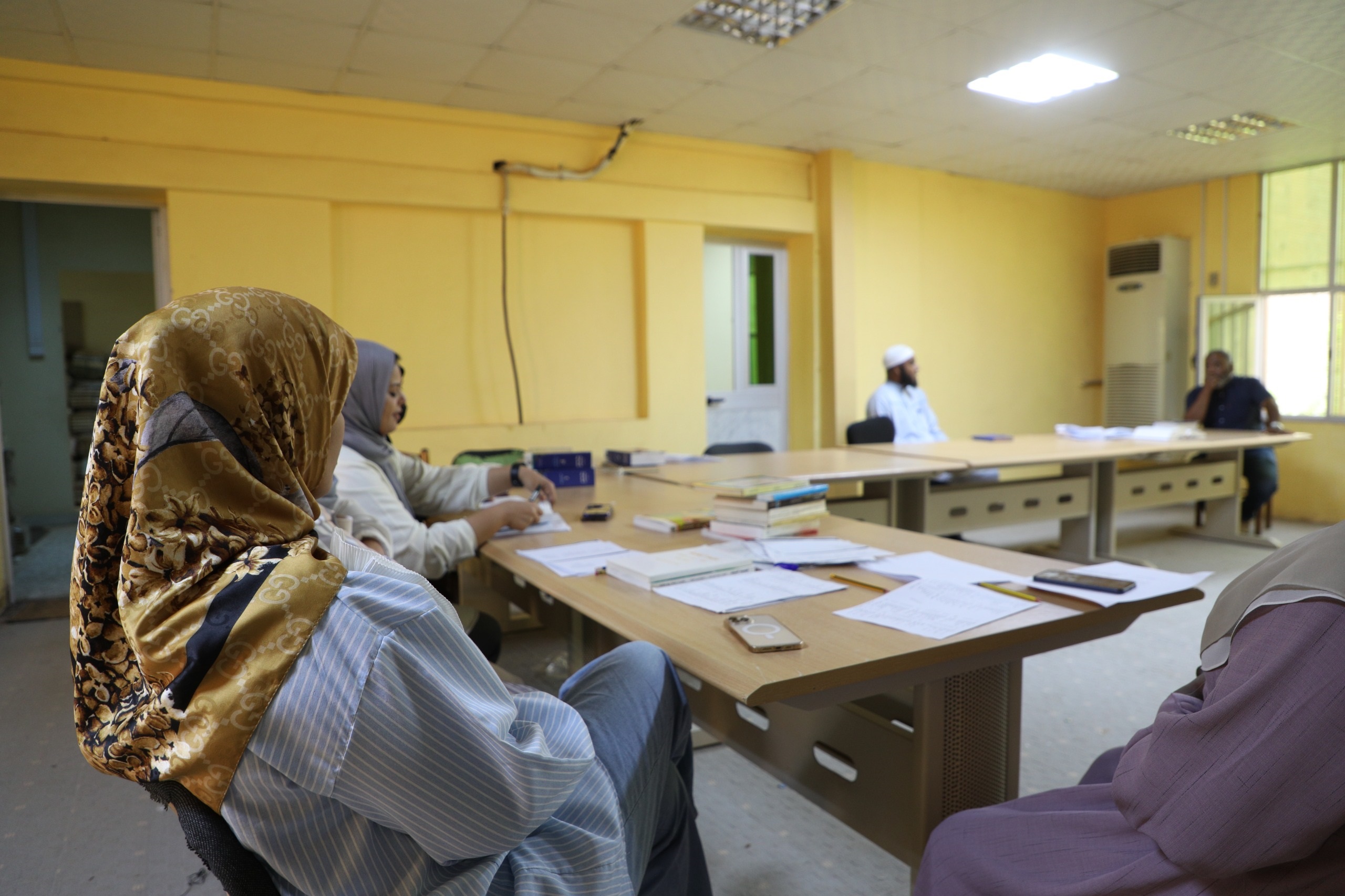 مركز التدريب والتطوير يشرع في تنفيذ دورة تدريبية بعنوان "التصنيف والفهرسة".