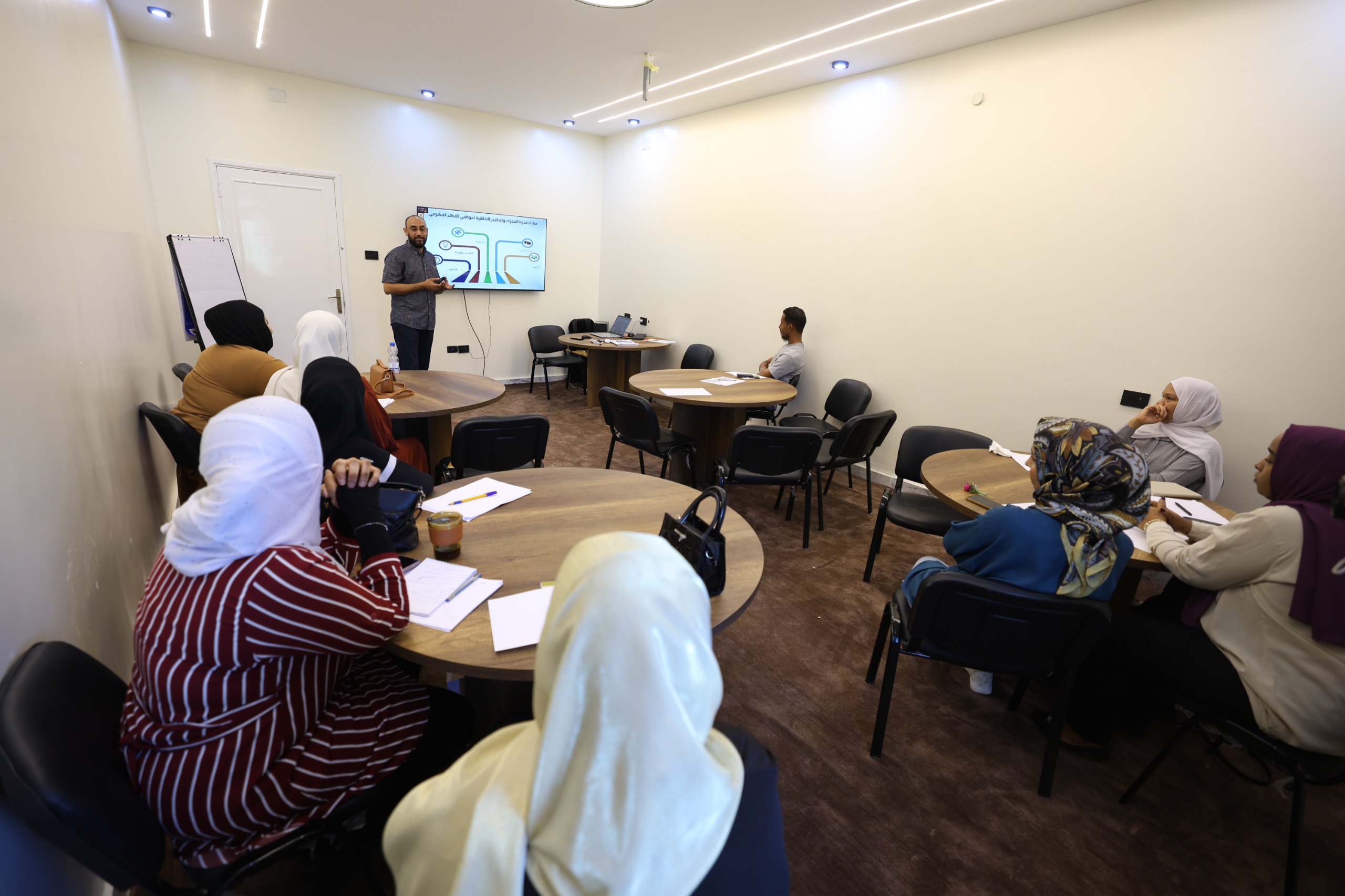 مركز التدريب والتطوير ينفذ دورة تدريبية بعنوان : مهارات السكرتارية في البيئة الجامعية