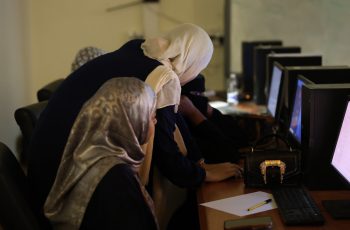 مركز التدريب والتطوير يشرع في تنفيذ دورة تدريبية بعنوان: مهارات استخدام برنامج Microsoft Word في كتابة المراسلات الإدارية.