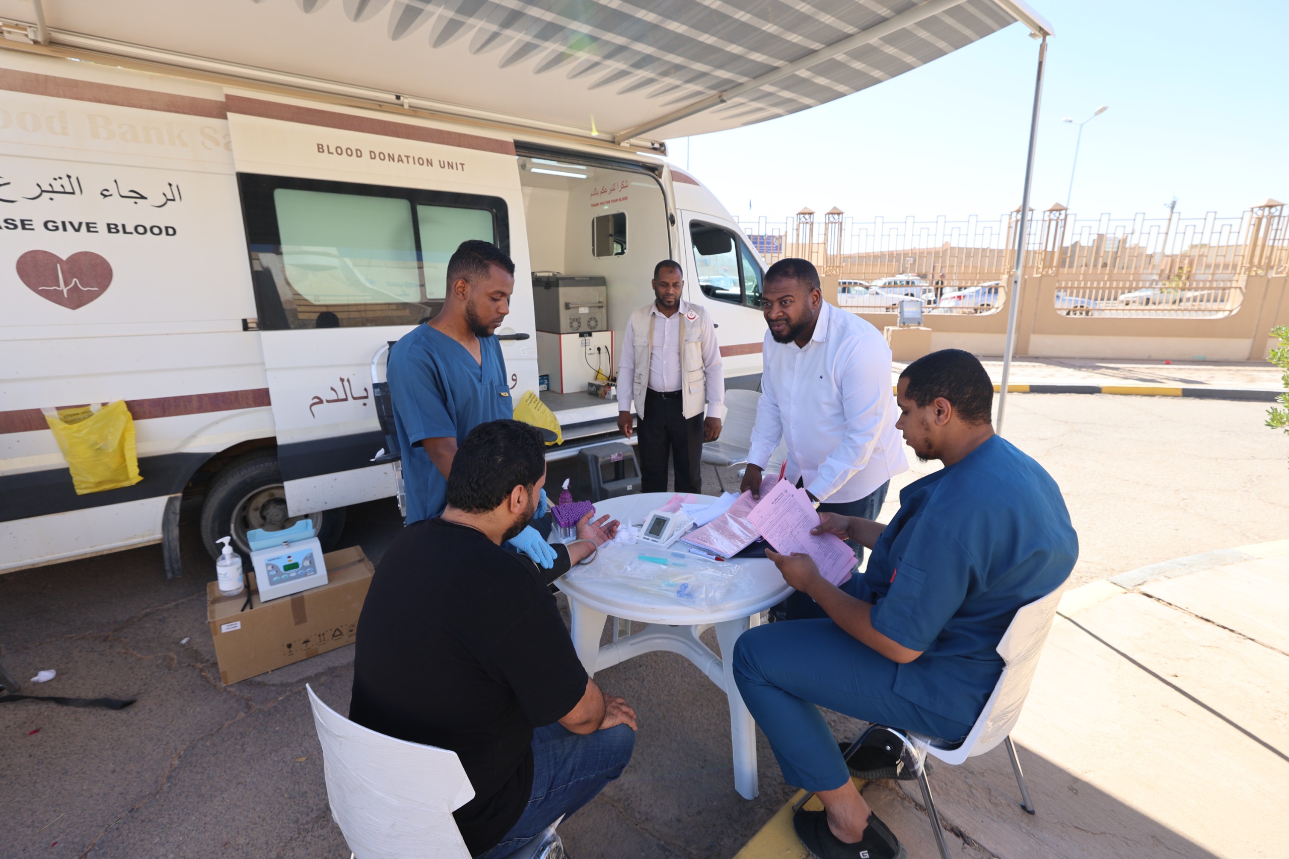 مصــرف الــدم المركــزي ينظــم حملـــة تبـــرع بالـــدم لموطفـــي الجامعــــة.