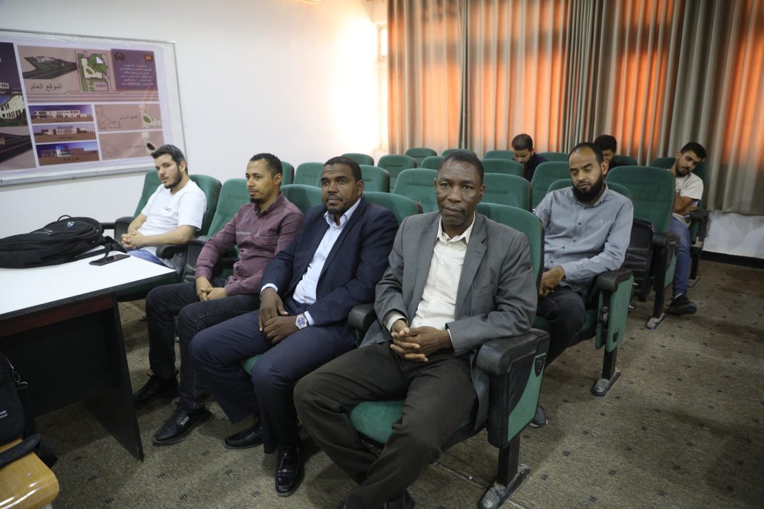 قسم الهندسة الكيميائية يناقش خطط بحثية لمرحلة الماجستير في هندسة التآكل.