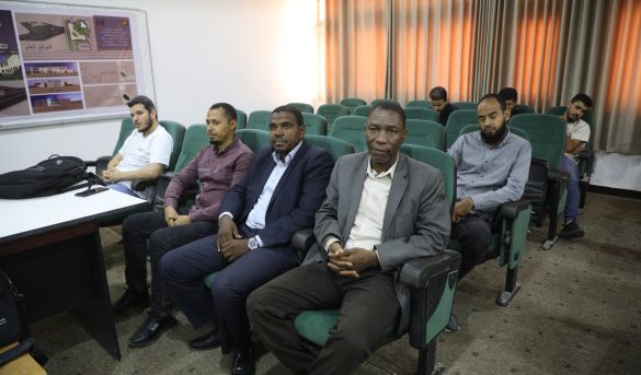 قسم الهندسة الكيميائية يناقش خطط بحثية لمرحلة الماجستير في هندسة التآكل.