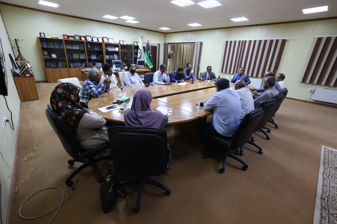 رئيس الجامعة يجتمع مع مجلس كلية الطب البشري للعام (2025م).