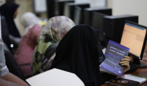 مركز التدريب والتطوير يشرع في تنفيذ دورة تدريبية بعنوان: نظام المكتبة الإلكترونية.