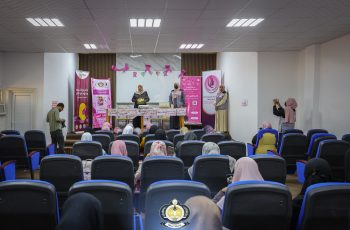 جامعـــة سبـــها تواصــل حملتــها التوعويــة بسرطــان الثـــدي.