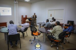 مركز التدريب والتطوير بالجامعة ينفذ دورة تدريبية بعنوان . السلامة المهنية للورش الفنية