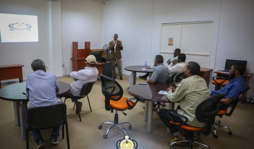 مركز التدريب والتطوير بالجامعة ينفذ دورة تدريبية بعنوان . السلامة المهنية للورش الفنية