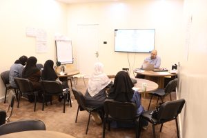 يتواصـل تنفيـذ البرنامـج التدريبـي لطــلاب الدراسـات العليـا بالكليـات الطبيـة بالجامعـة