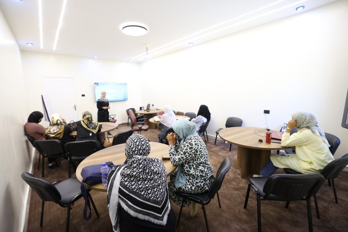 مركــز التدريــب والتطويــر بالجامعــة يواصــل برنامجــه التدريبــي لطــلاب الدراســات العليــا بالكليــات الطبيــة