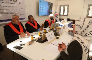 مناقشــة رسالـــة علميــة لنيــل درجــة الإجــازة العاليــة (الماجستيــر).