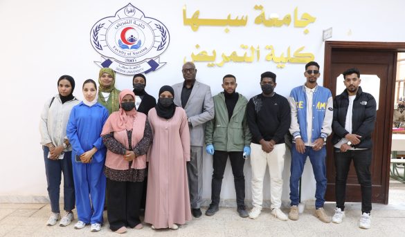  حملــة تنظيــف وتشجيــر بكليــة التمريــض .