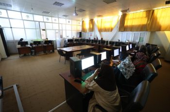 مركـز التدريـب والتطويـر بالجامعـة ينفـذ دورة تدريبيـة بعنـوان : مــهارات استـخدام الحاســوب والانتــرنت