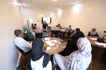 مركــز التدريــب والتطويــر بالجامعــة ينفــذ دورة تدريبيــة بعنــوان إدارة الوقــت