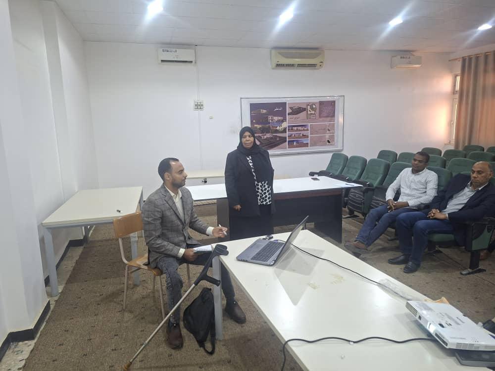 مناقشــة مقتــرح رسالــة دكتــوراه بكليــة العلــوم.