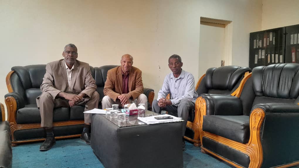 فـي إطـار التعـاون العلمـي المشتـرك، كليـة الآداب والعلـوم - أوبــاري - وكليـة التربيـة - الغريفـة - تبحثـان معـا آفـاق التعـاون العلمـي المشتــرك.