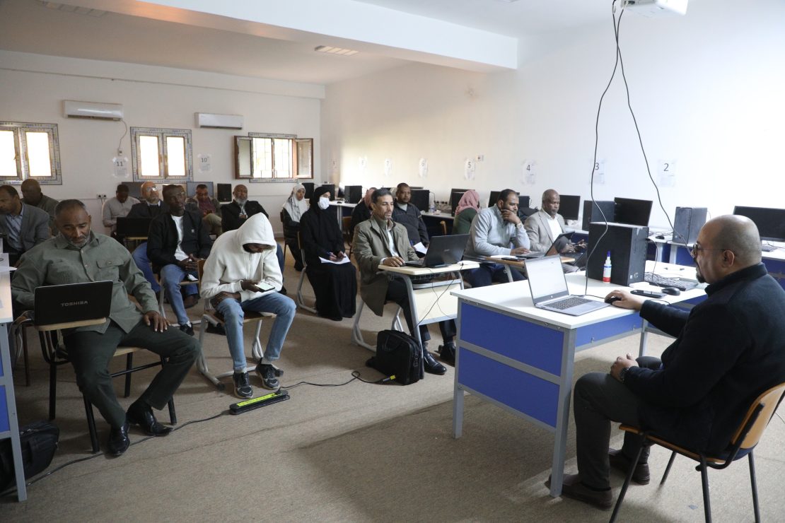 جامعــة سبــها تنظــم ورشــة عمــل بعنـــوان (تطبيقـات الذكــاء الإصطناعــي فـي البحــث العلمــي).