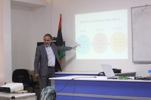 محاضــرة علميـــة فــي مهــارات التواصــل ودورهـــا في تعزيــز جــودة الخدمـــات الصحيـــة .