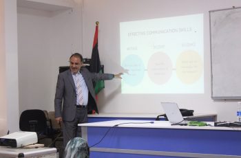 محاضــرة علميـــة فــي مهــارات التواصــل ودورهـــا في تعزيــز جــودة الخدمـــات الصحيـــة .