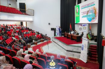 جامعــة سبــها تنظـم اليـوم العلمـي للتوعيـة بالمضــادات الحيويــة.