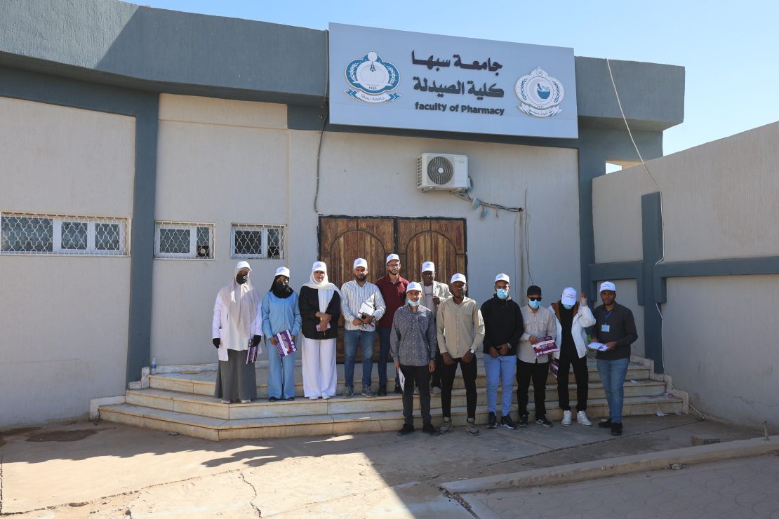 حملــة توعويــة بشــأن المضــادات الحيويــة بكليــة الصيدلـــة.