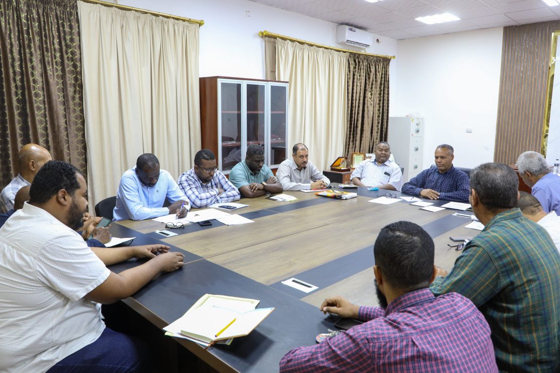 مجــس كليــة الهندســة يعقــد اجتماعــه الاعتيــادي الثامــن للعــام (2025م).