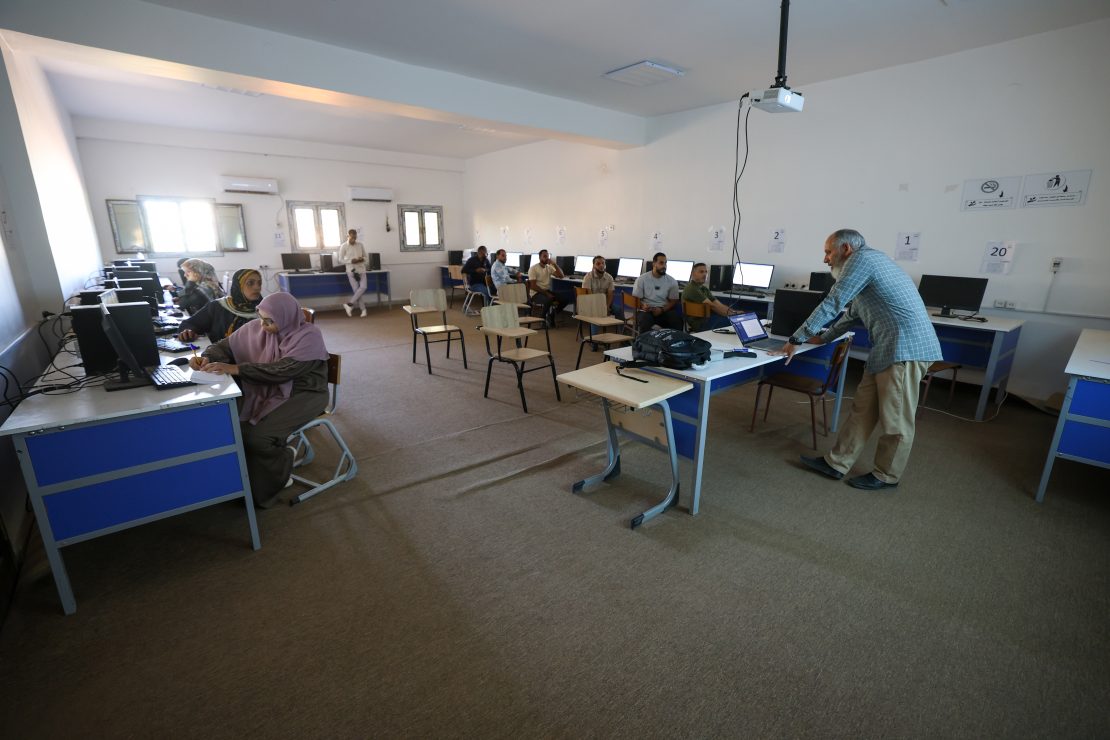 مركز التدريب والتطوير بالجامعة ينفذ دورة تدريبية بعنوان :مهارات الطباعة باستخدام برنامج Word .