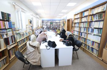 مركــز التدريــب والتطويــر بالجامعــة ينفــذ دورة تدريبيــة بعنــوان :التصنيــف والفهرســة