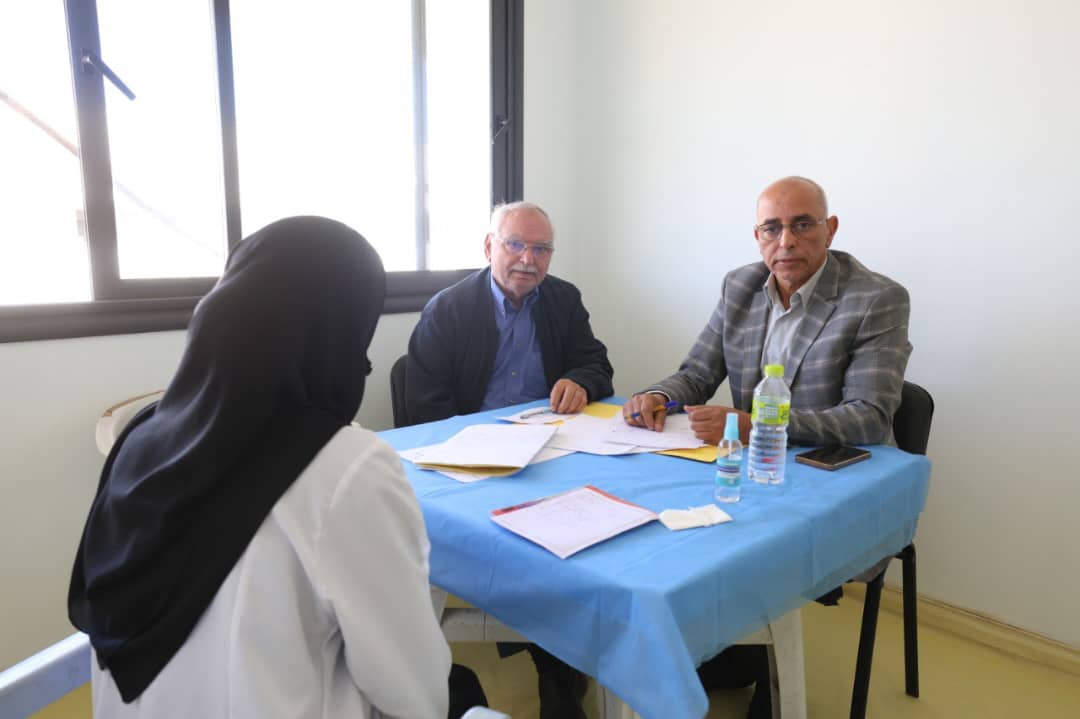 كليــة الطــب البشــري تجــري الامتحانــــات النهائيــة للعـــام (2025م).