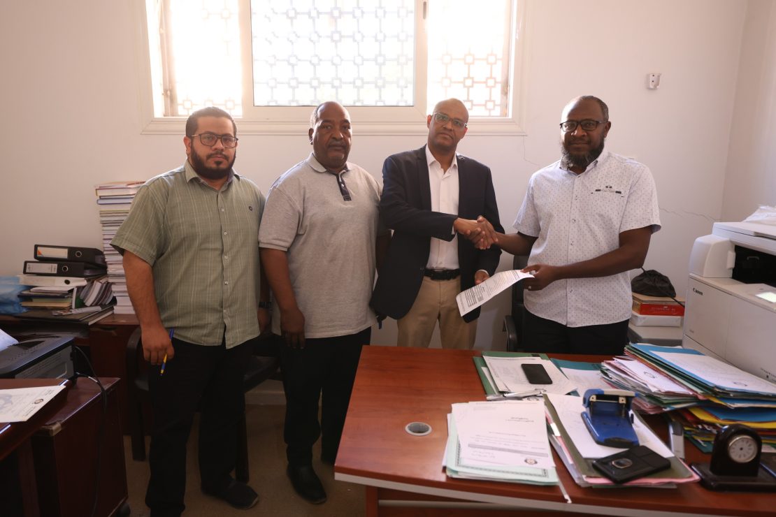 مراســم تسيلـــم وتسلــم عمـــادة كليــة القانــون.