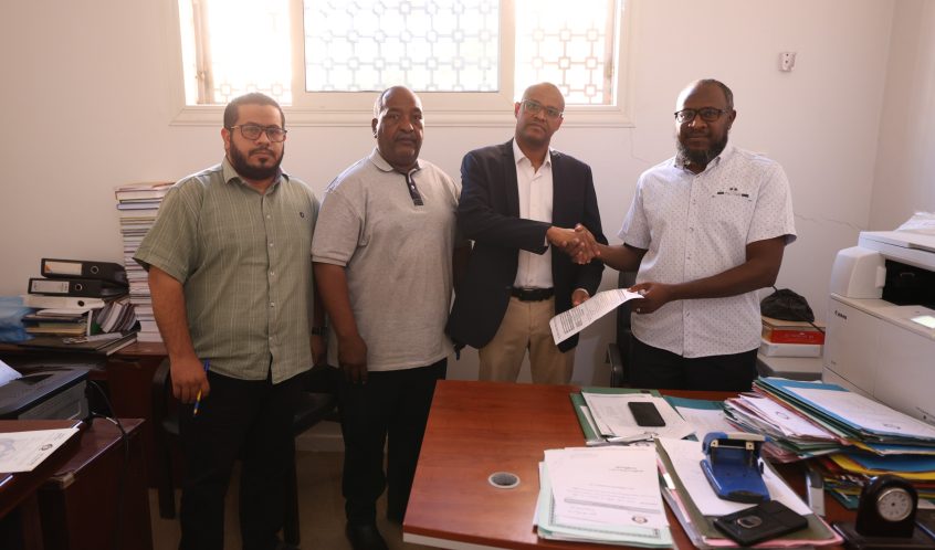 مراســم تسيلـــم وتسلــم عمـــادة كليــة القانــون.