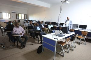 مركـز التدريـب والتطويـر ينفـذ ورشـة عمـل تدريبيـة بعنـوان (مقاييــس تأثيـر البحـوث والمجـلات العلميــة).