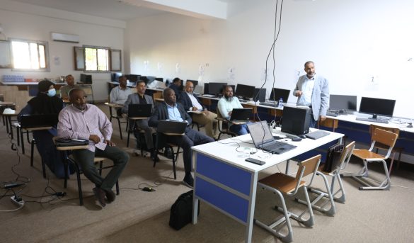 مركـز التدريـب والتطويـر ينفـذ ورشـة عمـل تدريبيـة بعنـوان (مقاييــس تأثيـر البحـوث والمجـلات العلميــة).